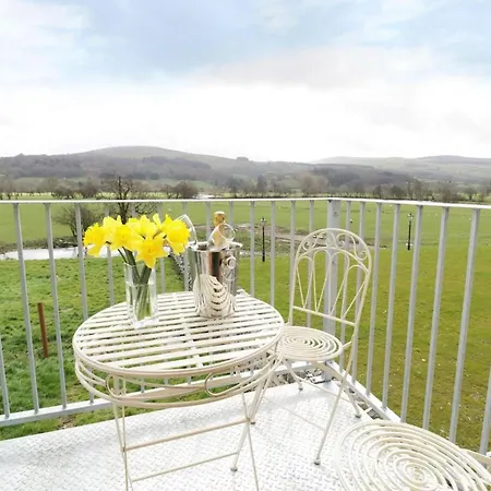 Dee Valley Escape With Hot Tub Corwen Exterior photo