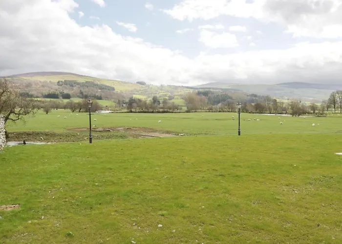 Dee Valley Country Escape - Sleeps 4 & Hot Tub