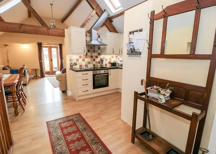 Dee Valley Country Escape - Sleeps 4 & Hot Tub