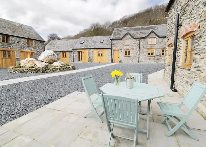 Dee Valley Country Escape - Sleeps 4 & Hot Tub