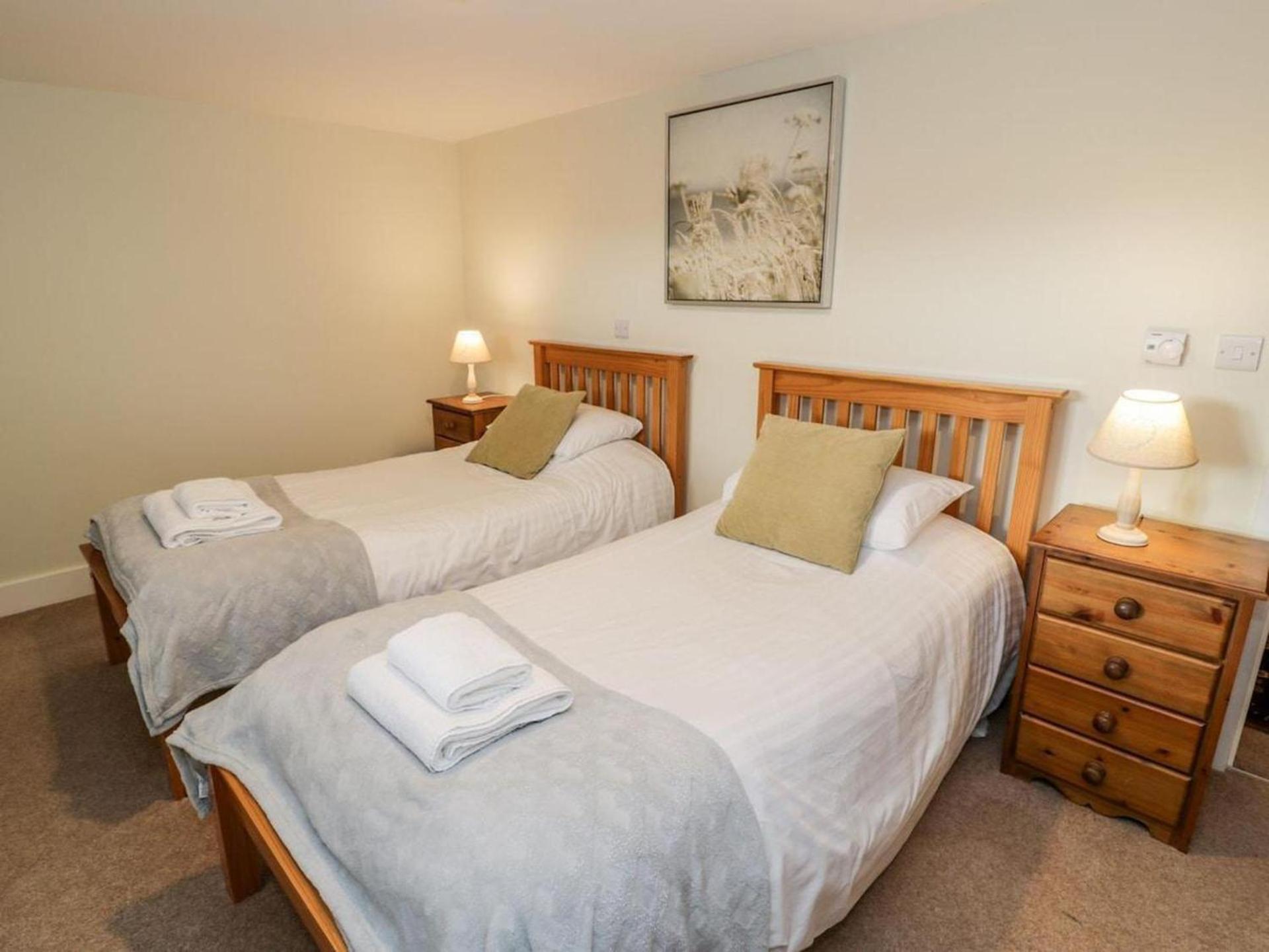 Dee Valley Country Escape - Sleeps 4 & Hot Tub *