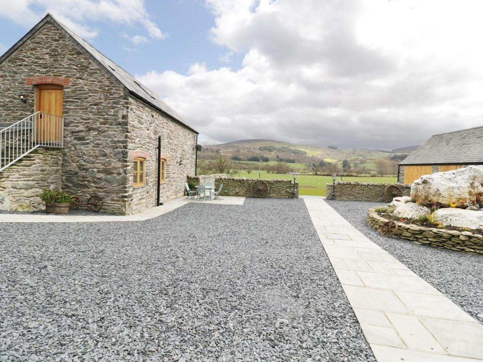 Dee Valley Country Escape - Sleeps 4 & Hot Tub Holiday home *